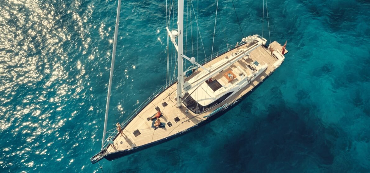 sailboat_above_deck_hatch_marine_ocean-638005b54466a1a90130b3fa48787b163df17