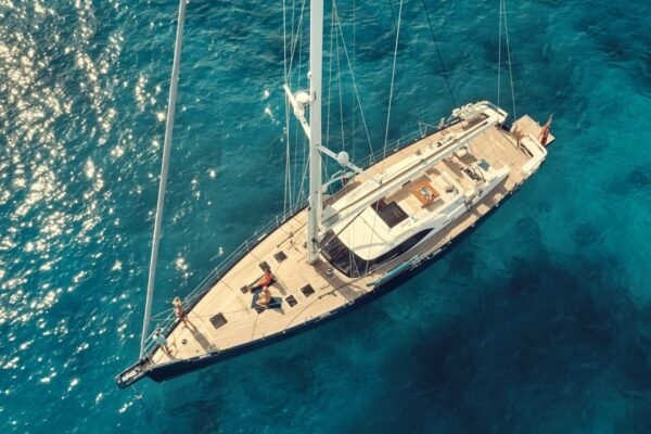 sailboat_above_deck_hatch_marine_ocean-638005b54466a1a90130b3fa48787b163df17